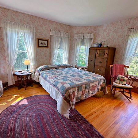 Whitefield Private 2 Bedrooms And 1 Bathroom In Grand Victorian Home In The Heart Of The Whiite Mountains! Great Host מראה חיצוני תמונה