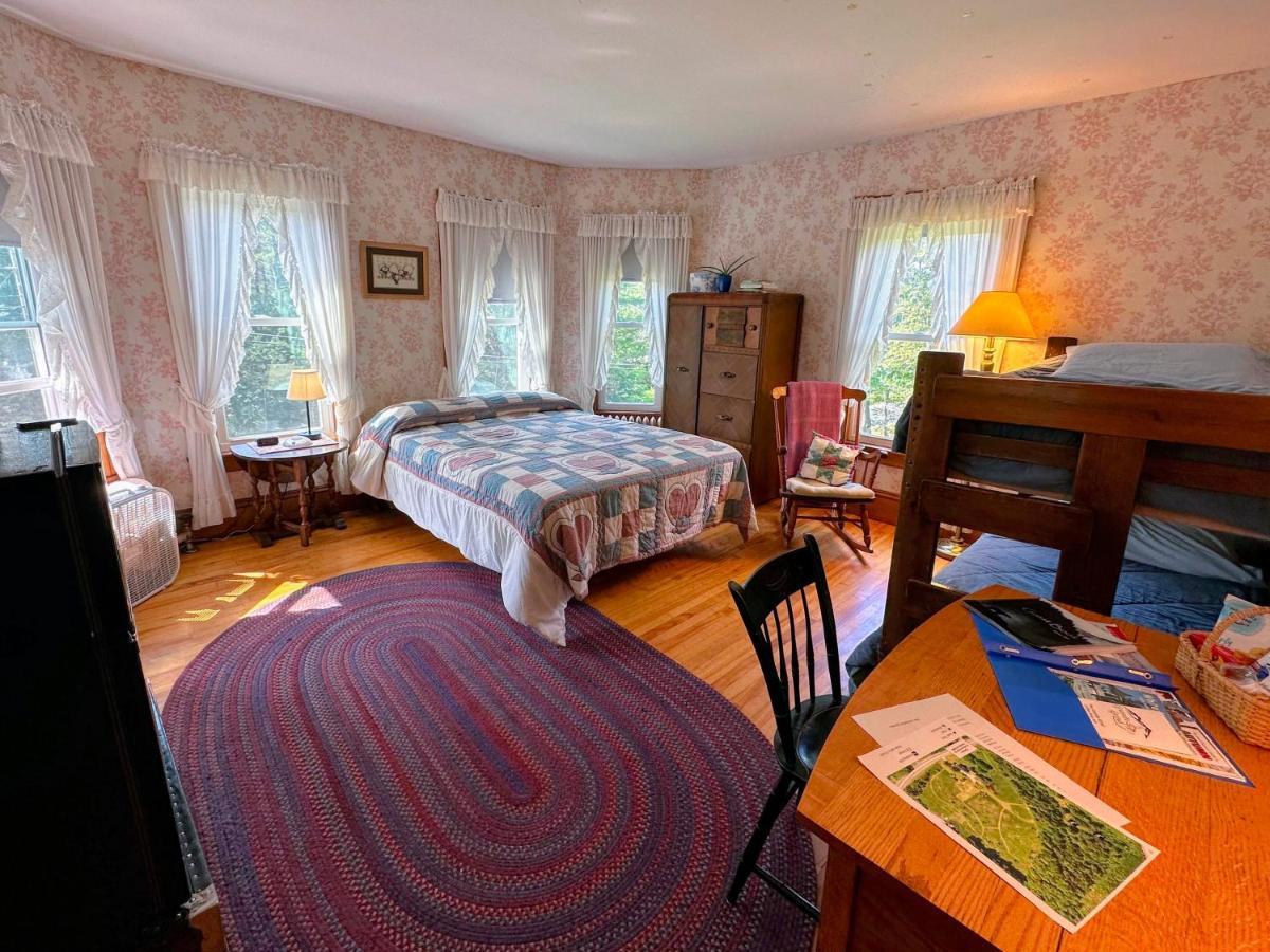 Whitefield Private 2 Bedrooms And 1 Bathroom In Grand Victorian Home In The Heart Of The Whiite Mountains! Great Host מראה חיצוני תמונה