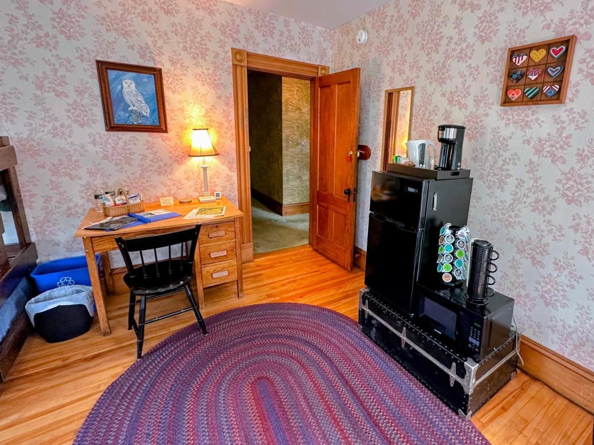 Whitefield Private 2 Bedrooms And 1 Bathroom In Grand Victorian Home In The Heart Of The Whiite Mountains! Great Host מראה חיצוני תמונה